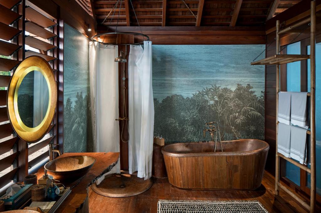 Strandlodges Badezimmer Bawaha Reserve IndonesienDie ultimativen Resorts, um weltweit Sonne, Meer und Spaß zu haben